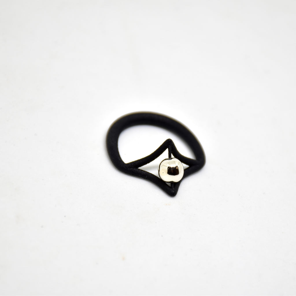 Petal Simple Ring in Black